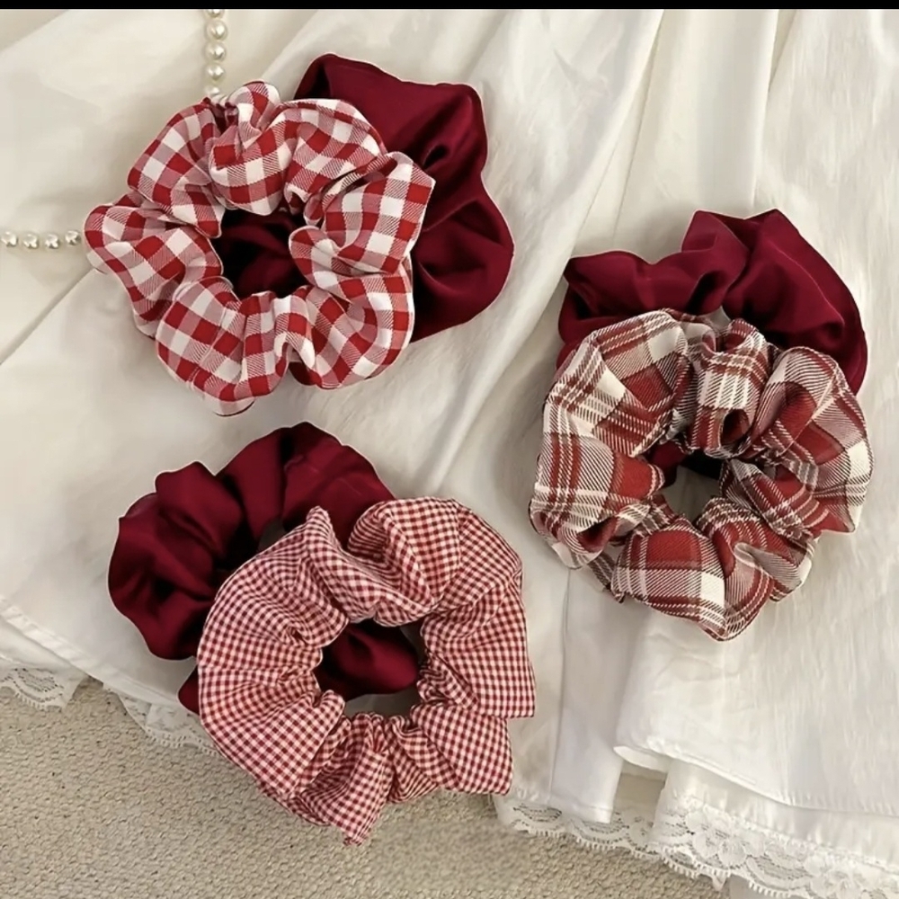 🎁🎁Elegant Red and White Plaid Hair Scrunchies Set